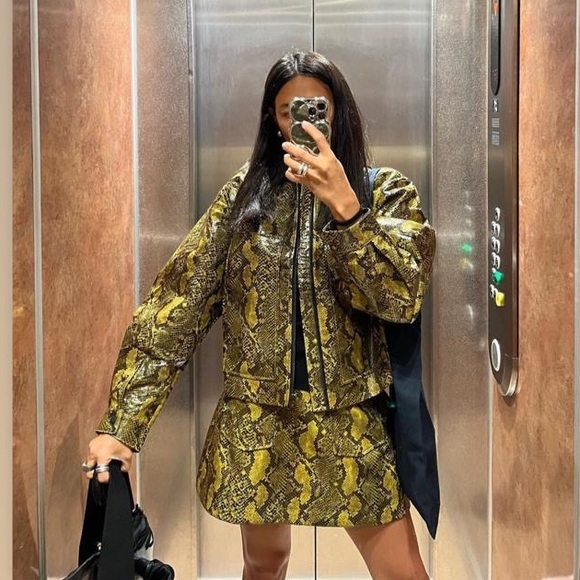 BAUM UND PFERDGARTEN Yellow women’ s Snake Print Leather Jacket NWT - Picture 4 of 12